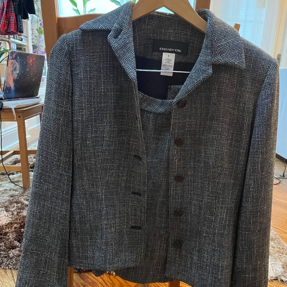 JONES NEW YORK SKIRT SUIT -SIZE 4